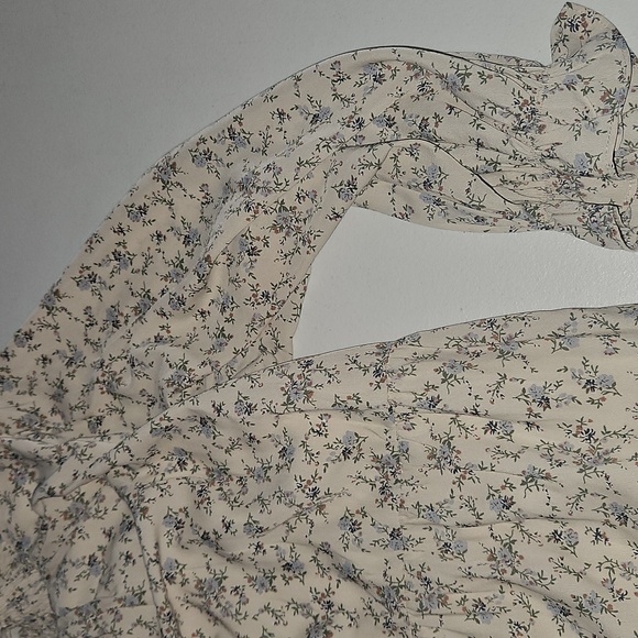 JUNIORS DITSY FLORAL PRINT HIGH NECK TIERED LONG SLEEVE TOP - Picture 4 of 8